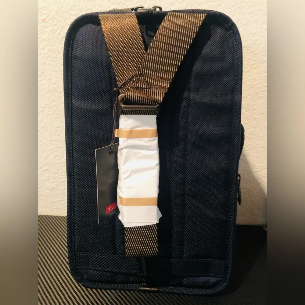 Brand New with Tag TUMI Higgins Sling Navy - Picture 5 of 6